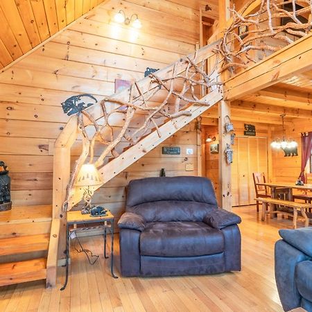 Moonshine Ridge Cabin With Hot Tub And Fire Pit 비둘기 포지 외부 사진