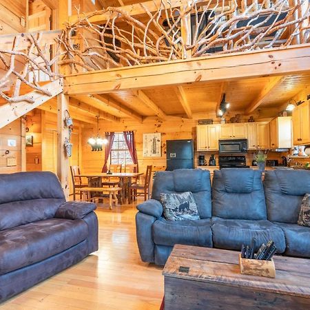 Moonshine Ridge Cabin With Hot Tub And Fire Pit 비둘기 포지 외부 사진