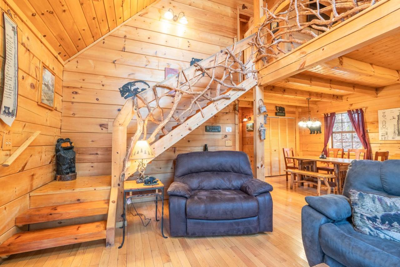 Moonshine Ridge Cabin With Hot Tub And Fire Pit 비둘기 포지 외부 사진