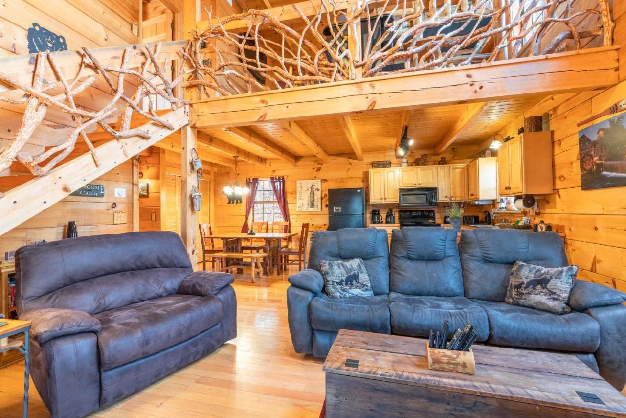 Moonshine Ridge Cabin With Hot Tub And Fire Pit 비둘기 포지 외부 사진