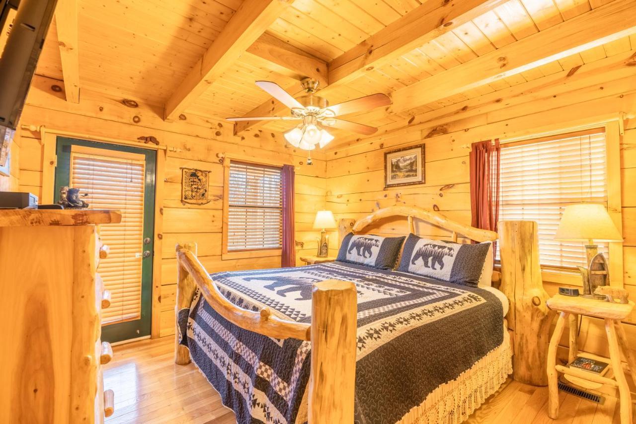 Moonshine Ridge Cabin With Hot Tub And Fire Pit 비둘기 포지 외부 사진