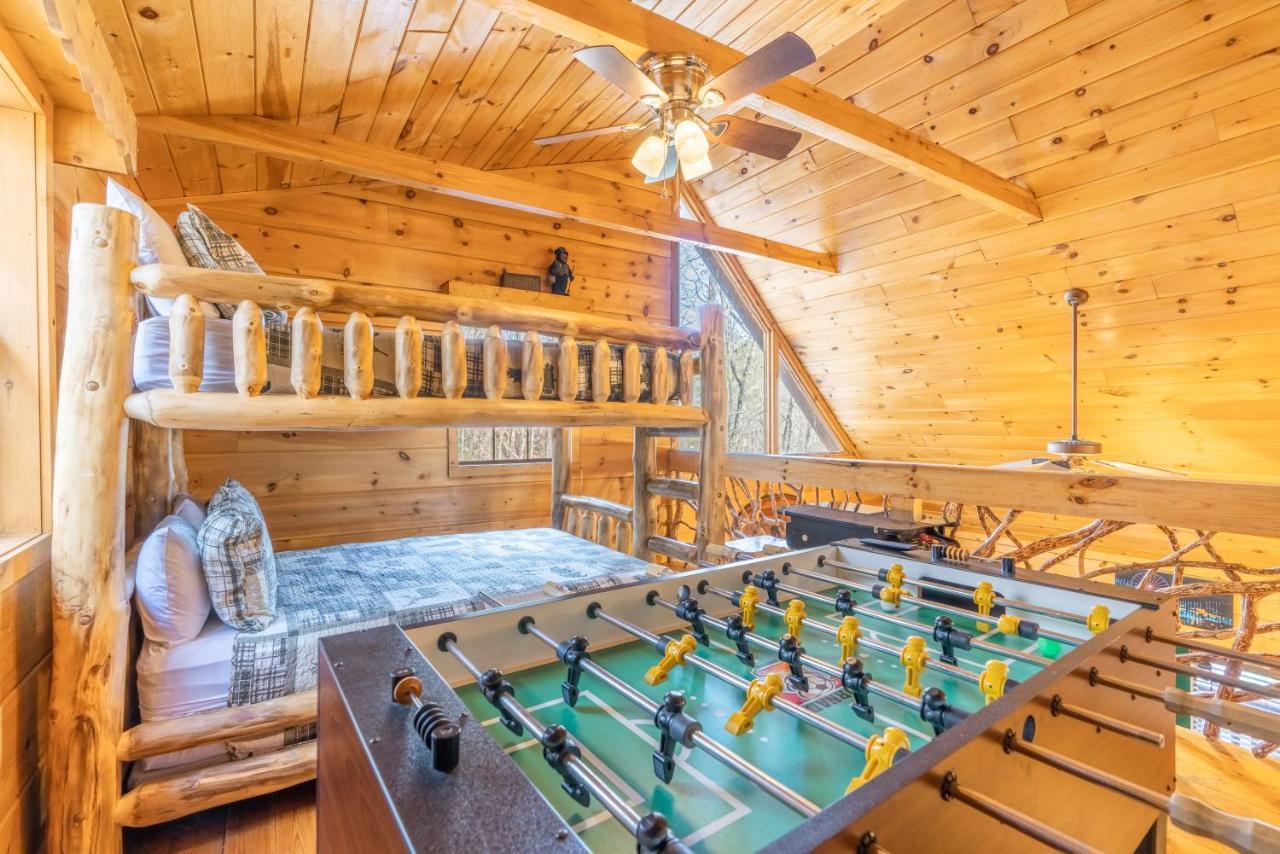 Moonshine Ridge Cabin With Hot Tub And Fire Pit 비둘기 포지 외부 사진