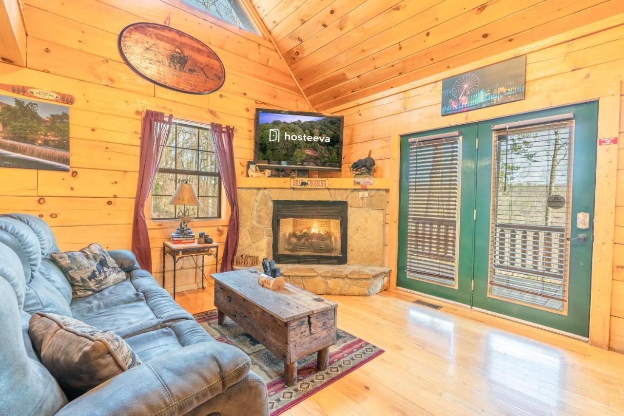 Moonshine Ridge Cabin With Hot Tub And Fire Pit 비둘기 포지 외부 사진