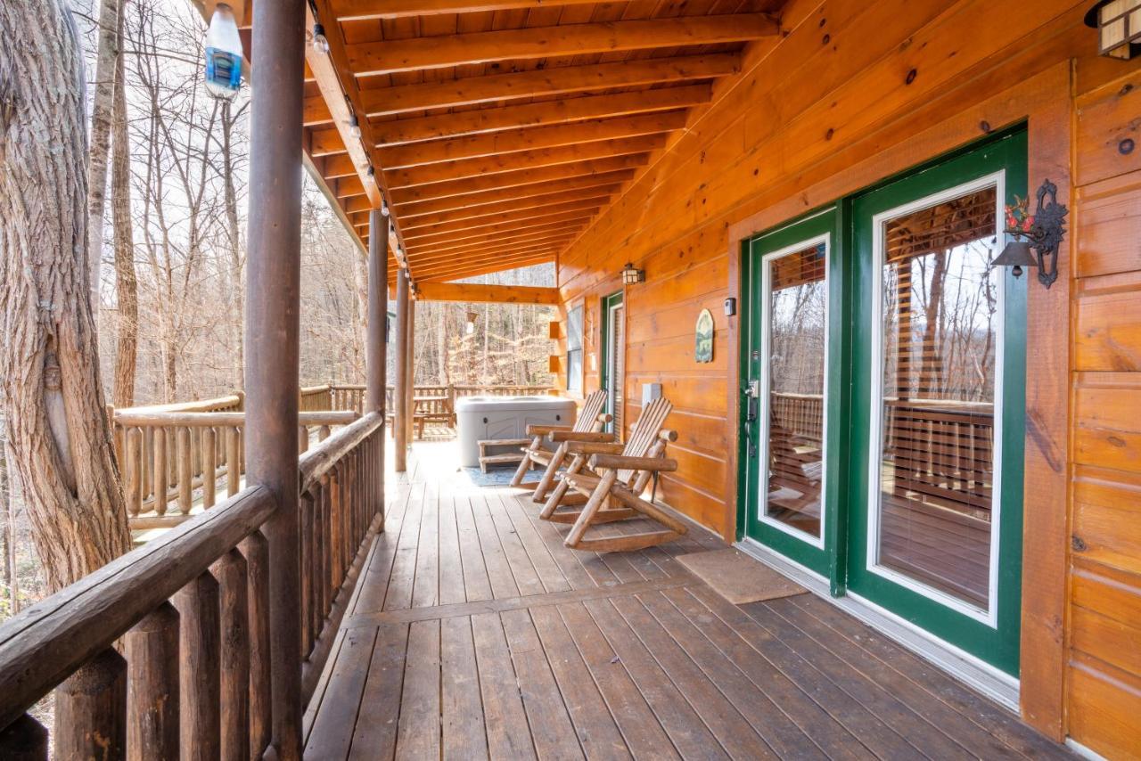 Moonshine Ridge Cabin With Hot Tub And Fire Pit 비둘기 포지 외부 사진