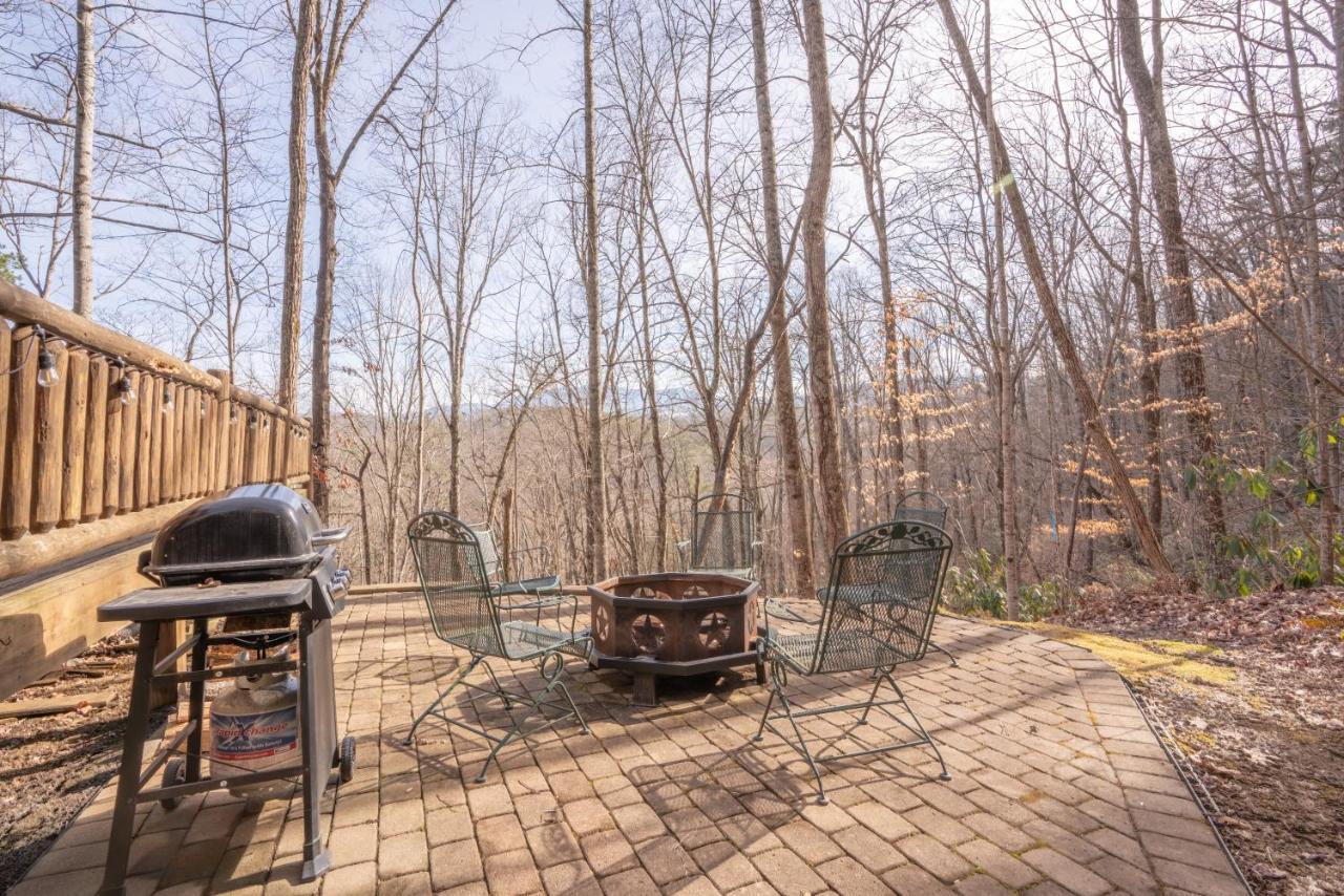 Moonshine Ridge Cabin With Hot Tub And Fire Pit 비둘기 포지 외부 사진