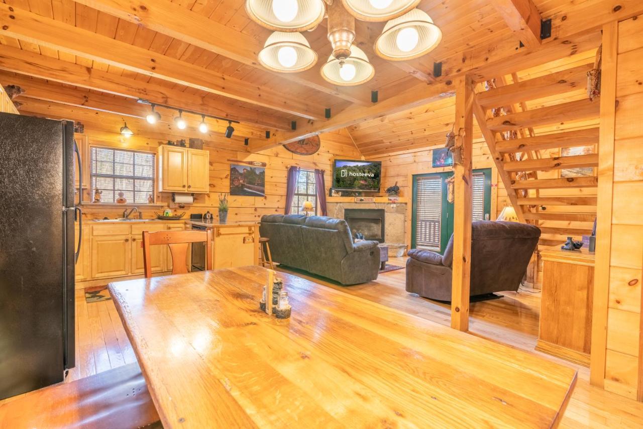 Moonshine Ridge Cabin With Hot Tub And Fire Pit 비둘기 포지 외부 사진