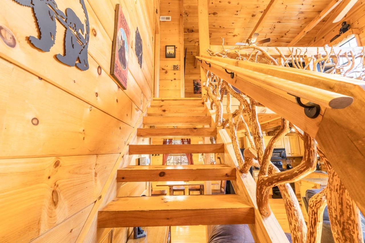 Moonshine Ridge Cabin With Hot Tub And Fire Pit 비둘기 포지 외부 사진